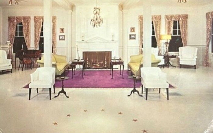 Colonial Inn - Vintage Postcard (newer photo)